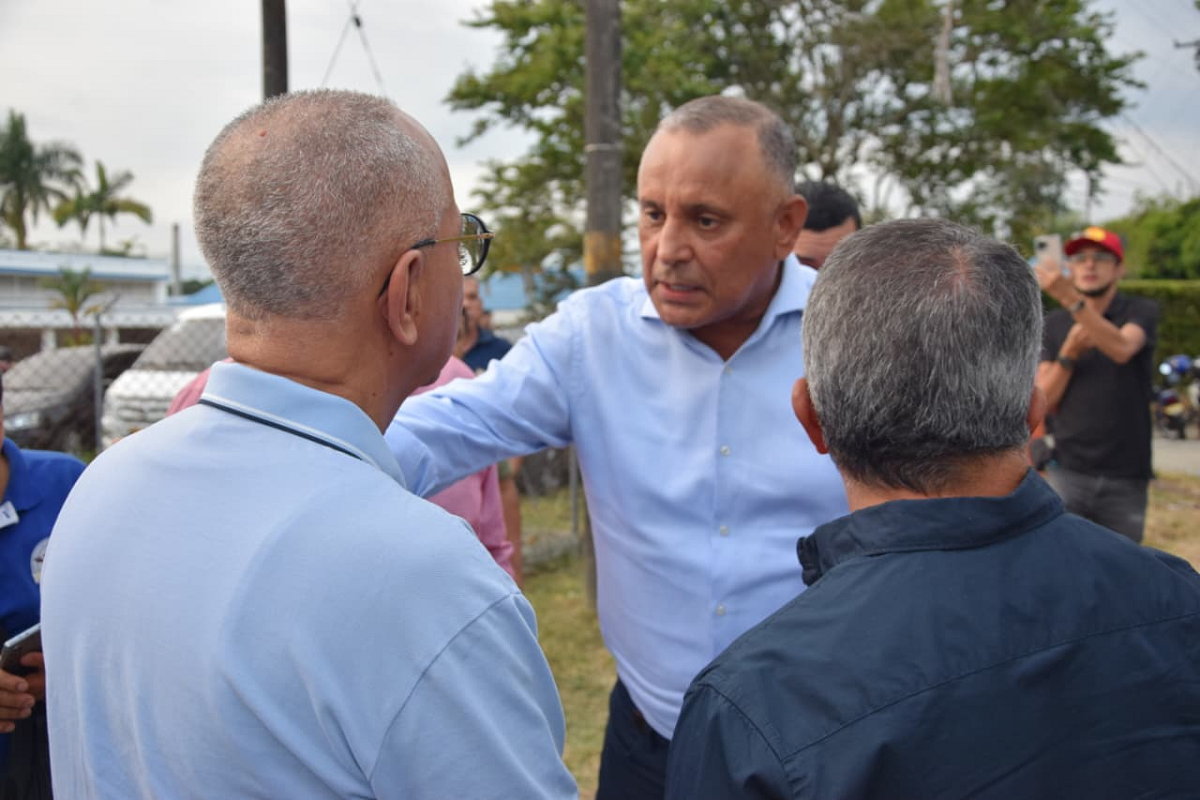 FOTO NOTA COMUNIDAD AGRADECE ENTREGA VIA EL CAIMO2