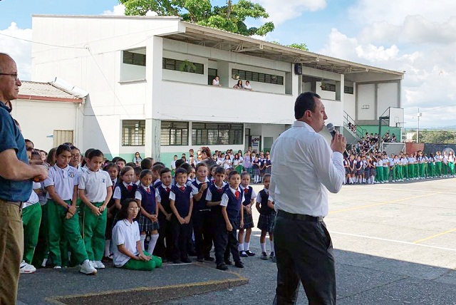 ALCALDE EN LA IE MARCELINO CHAMPAGNAT 5