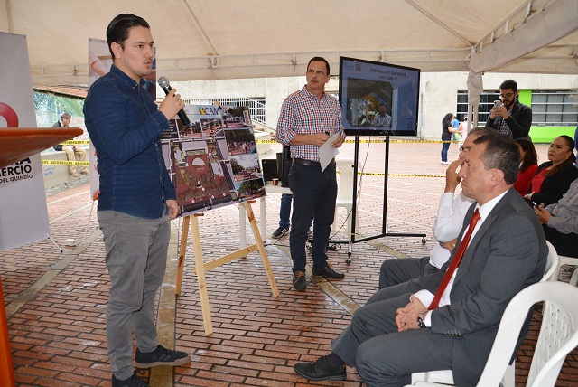 ALCALDE EN PRESENTACION PROYECTO CAMARA DE CIO 3