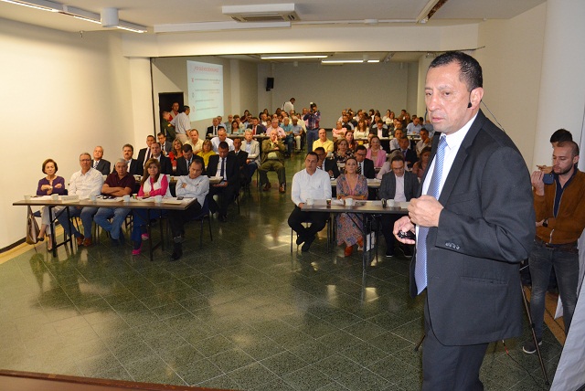 ALCALDE Y GABINETE EN FORO DE GERENTES 1