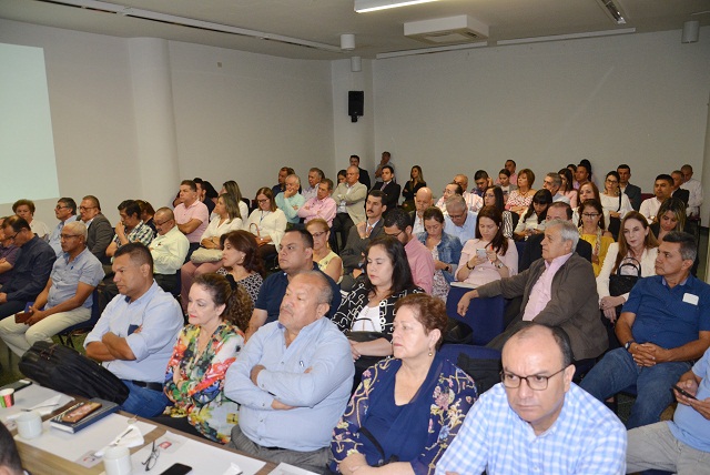 ALCALDE Y GABINETE EN FORO DE GERENTES 8