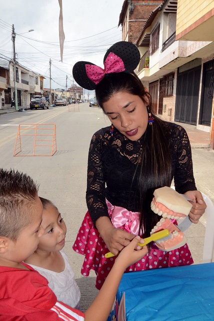 ARMENIA SOLIDARIA BARRIO CORBONES CEPILLADO NIÑS