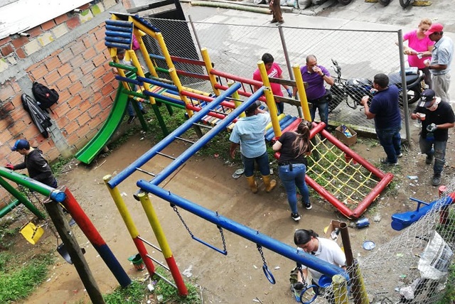 BRIANNA ARMENIA SOLIDARIA EN LA MARIELA Y SALVADOR ALLENDE 1