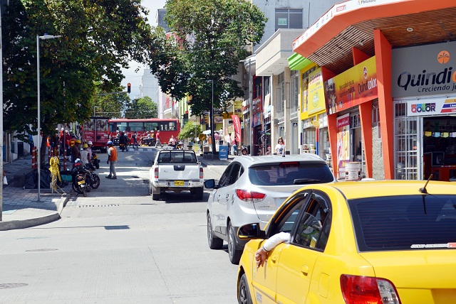 CESAR 2 ALCALDE DA APERTURA VIAL CALLE 21 CRAS 18 Y 19